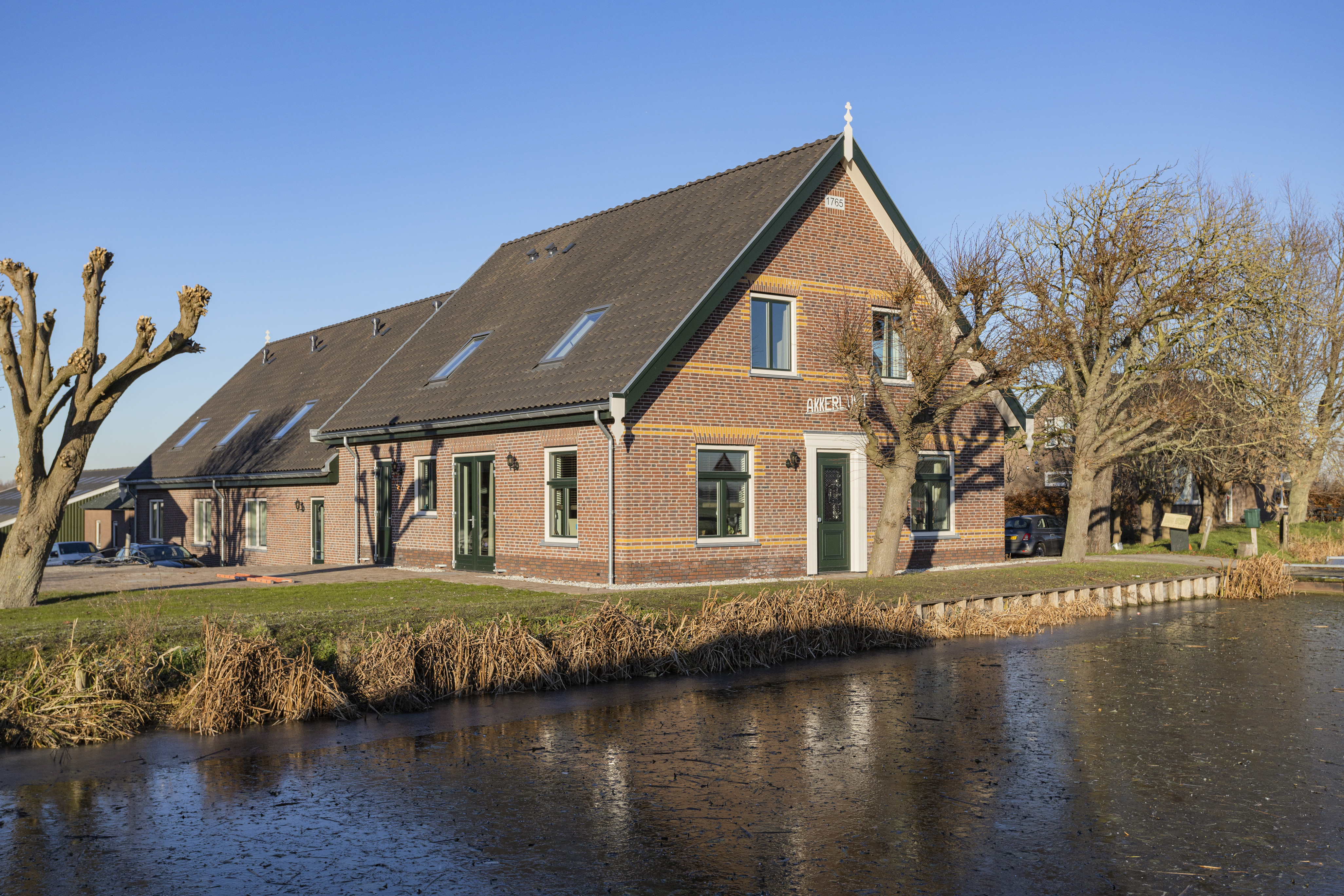 voorzijde boerderij 