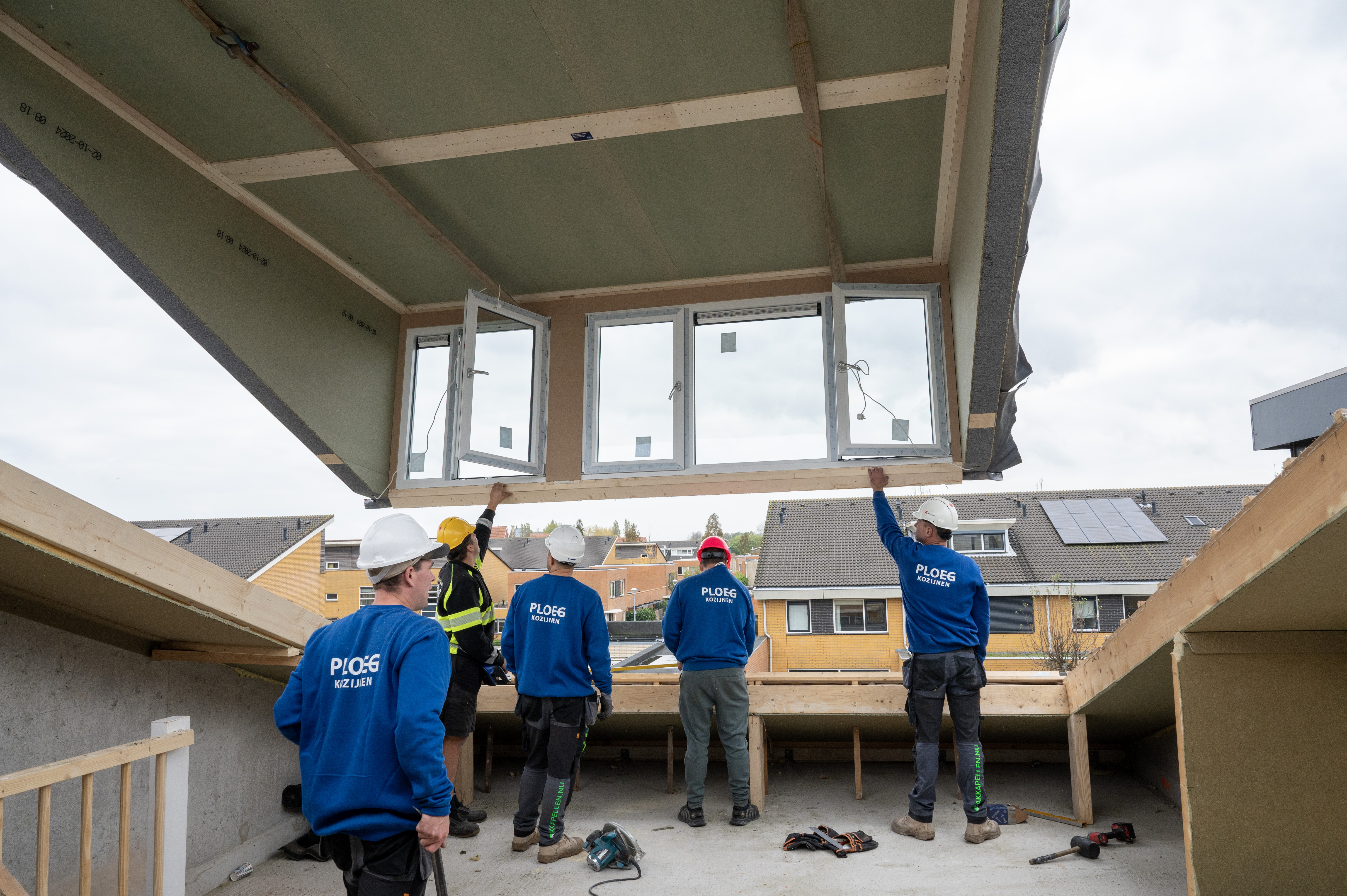 Ploeg kozijnen prefab dakkapel montage