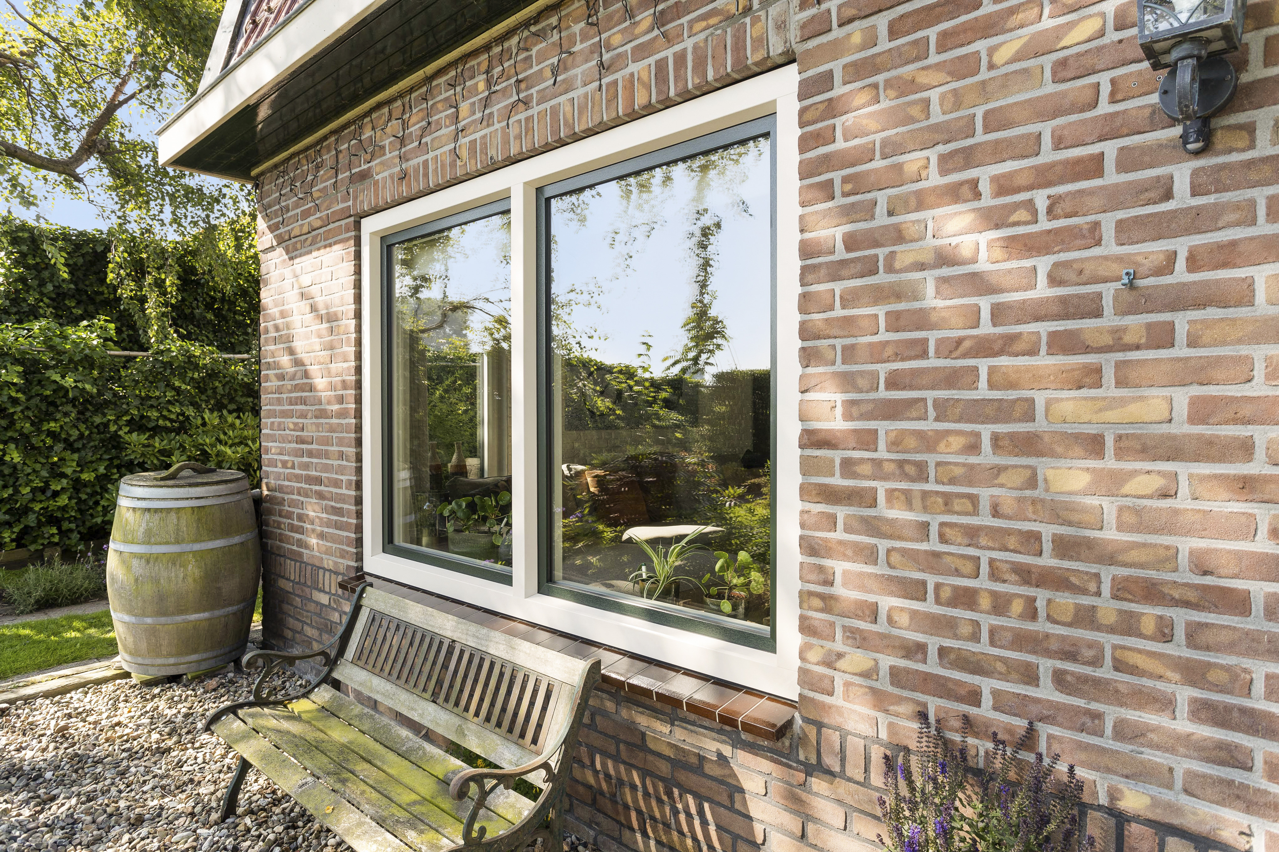 Kunststof Dennegroen En Wit Kozijn