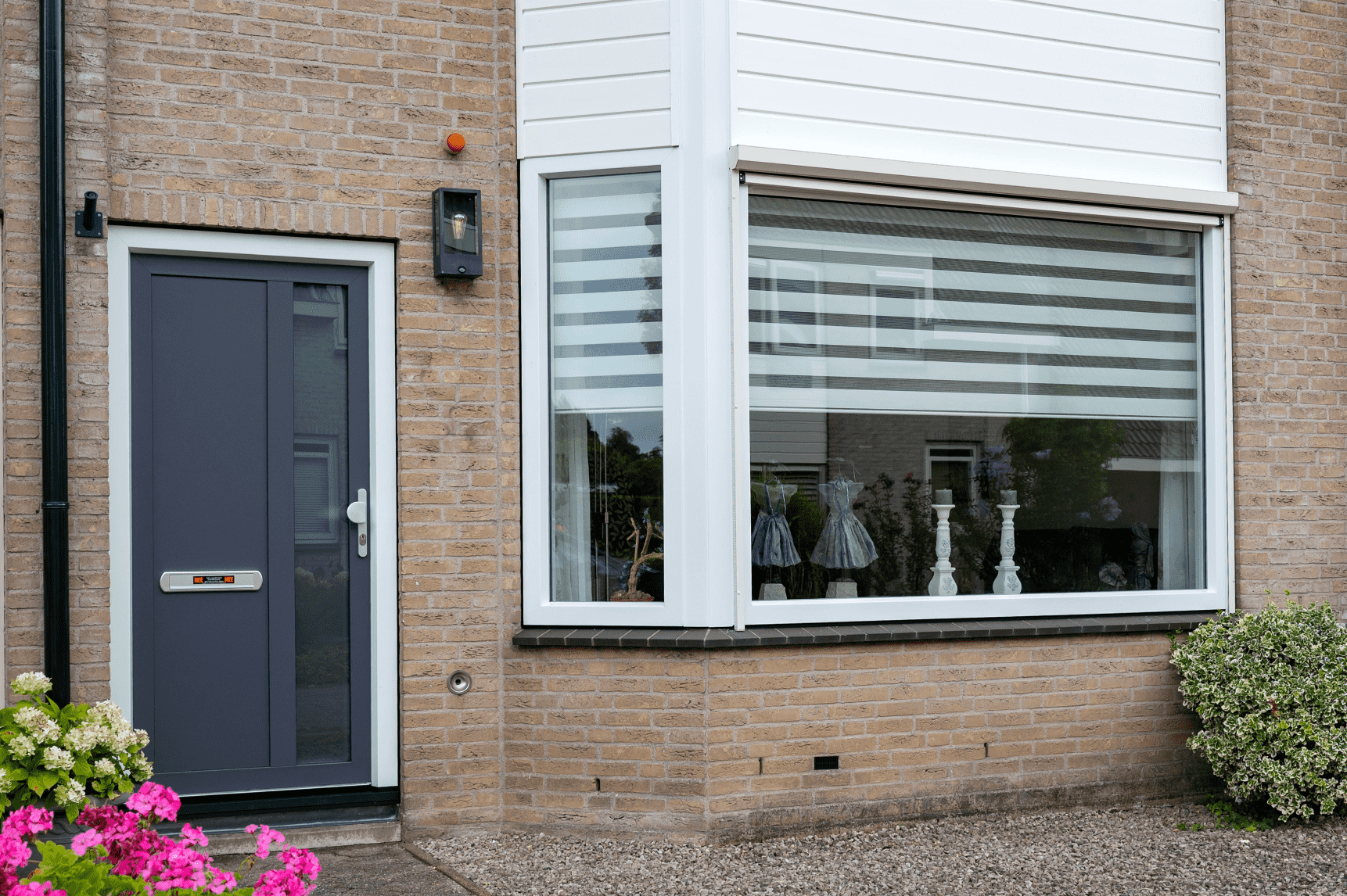 Kunststof vast raam met bloemkozijn in wit