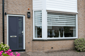 Kunststof vast raam met bloemkozijn in wit