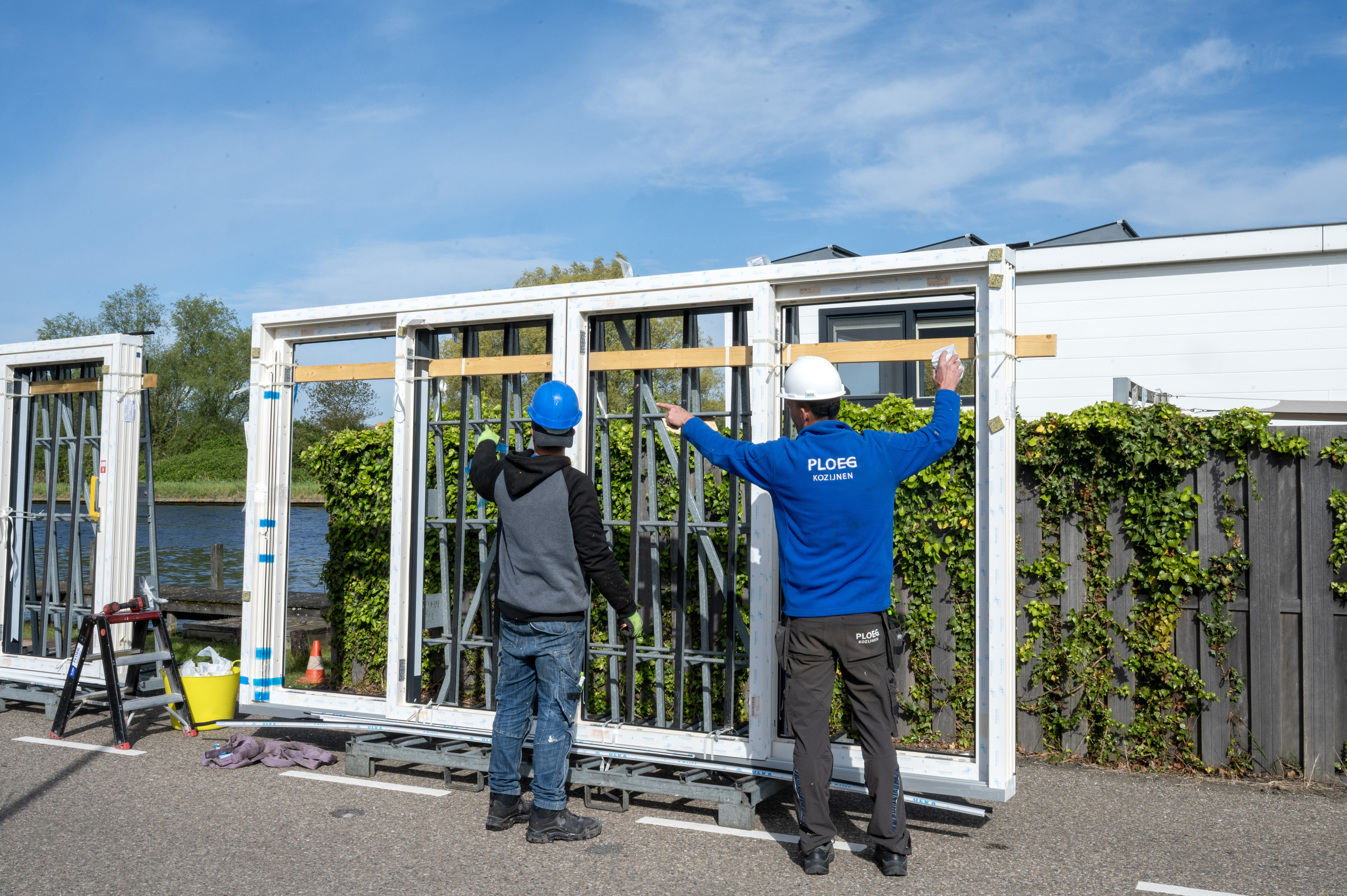 Samen werken aan de montage bij Ploeg 