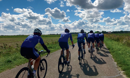 Ijsclub Alkemade En Ploeg Kozijnen Breiden Samenwerking Uit