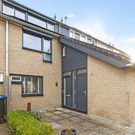 Kunststof kozijnen van Ploeg kozijnen aan de Leeuwerikhof Roelofarendsveen