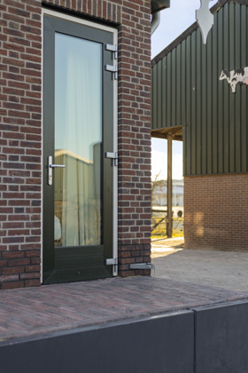 Kunststof achterdeur in monument groen