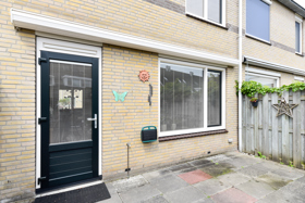 Kunststof achterdeur met ventilatierooster 