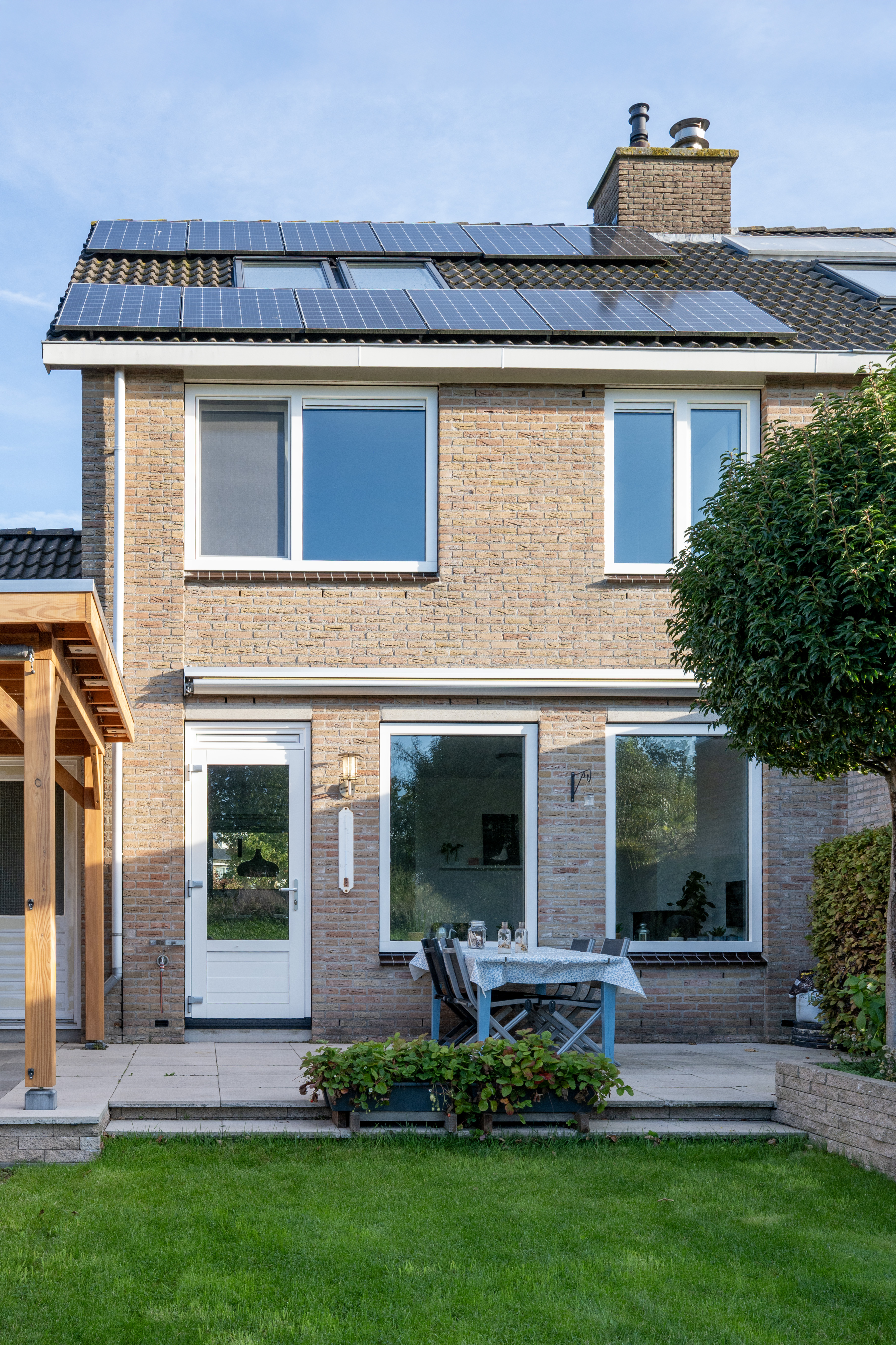 Oegstgeest Achgtergevel Met Nieuwe Kunststof Kozijnen