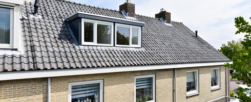 Kunststof dakkapel schoonmaken in 5 stappen