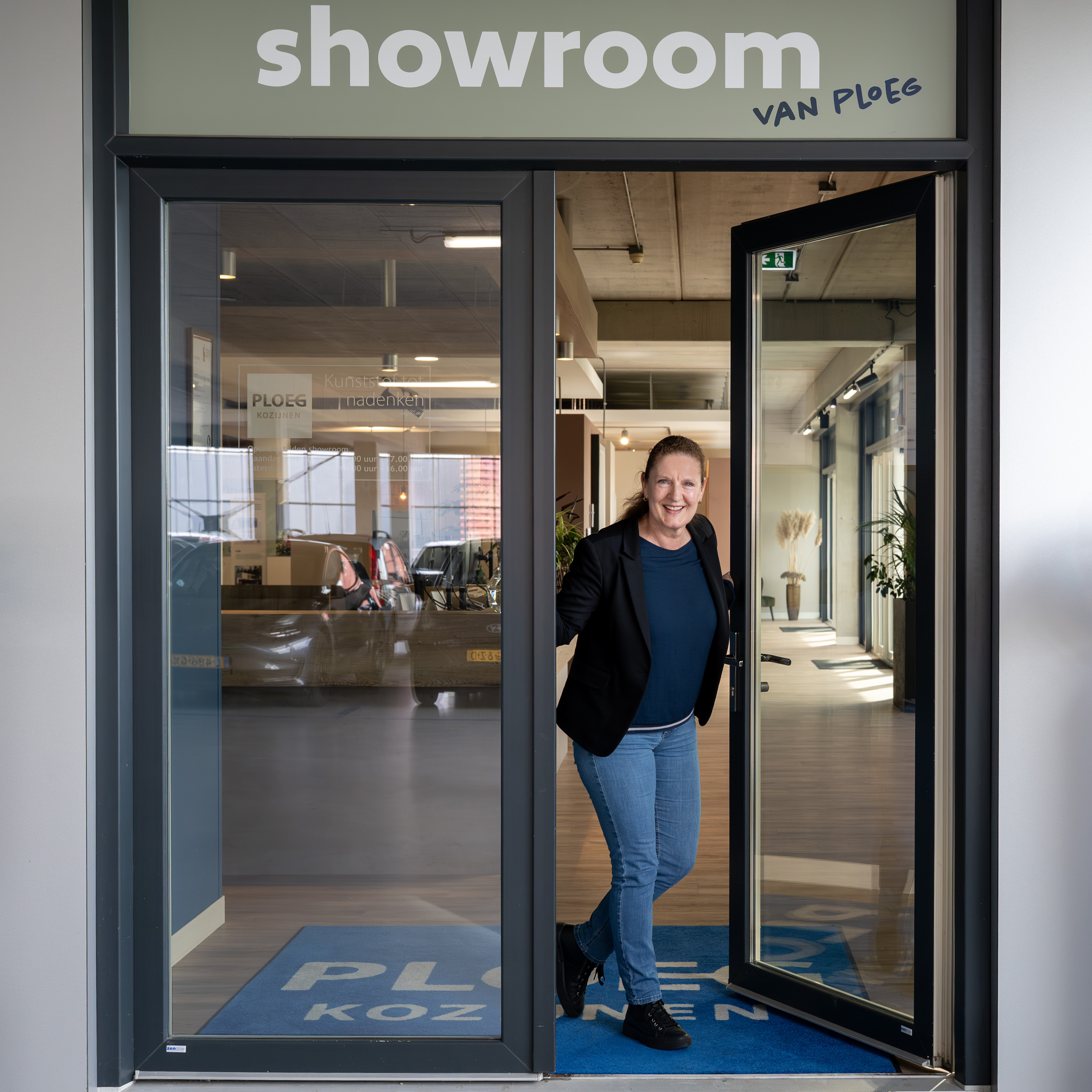 Ploeg kozijnen showroom met klantenservice die je verwelkomt 