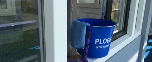 Schoonmaken kunststof kozijnen en isolatieglas