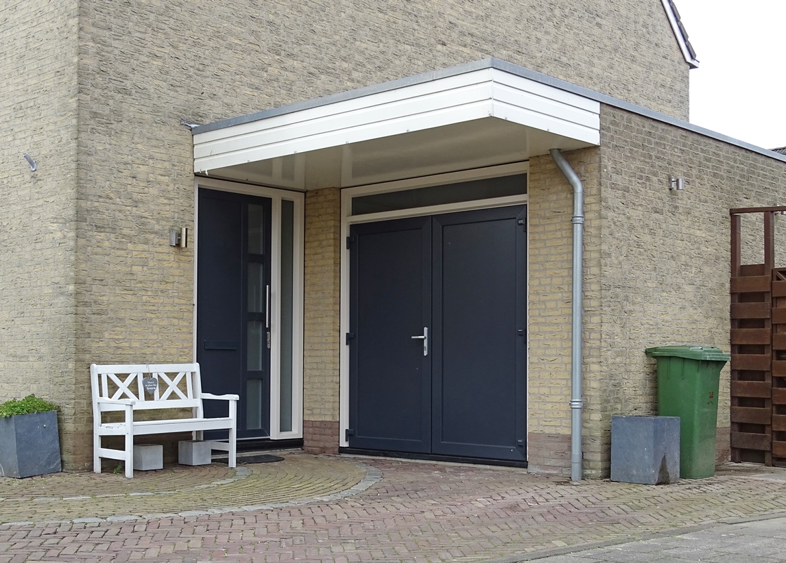 Kunststof Garagedeuren En Voordeur