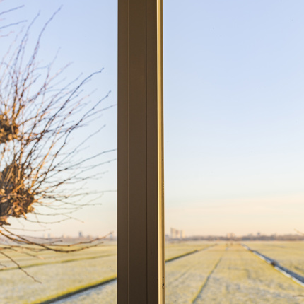 Stompwijkseweg55aleidschendam 50 Raamkozijn Close Up Met Uitzicht Naar Buiten