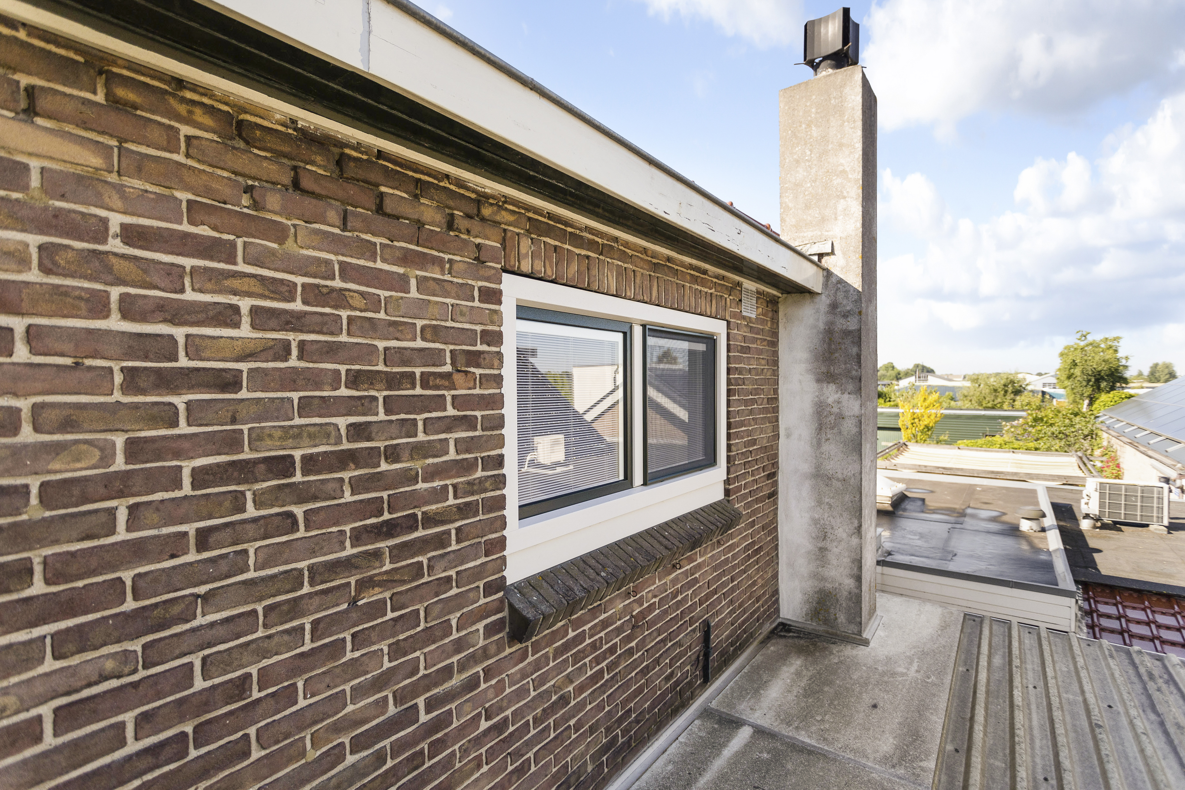 Wit met dennengroen kunststof stolpraam