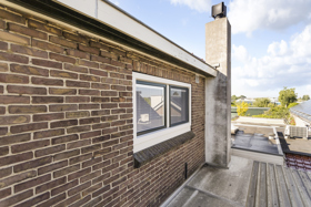 Wit met dennengroen kunststof stolpraam