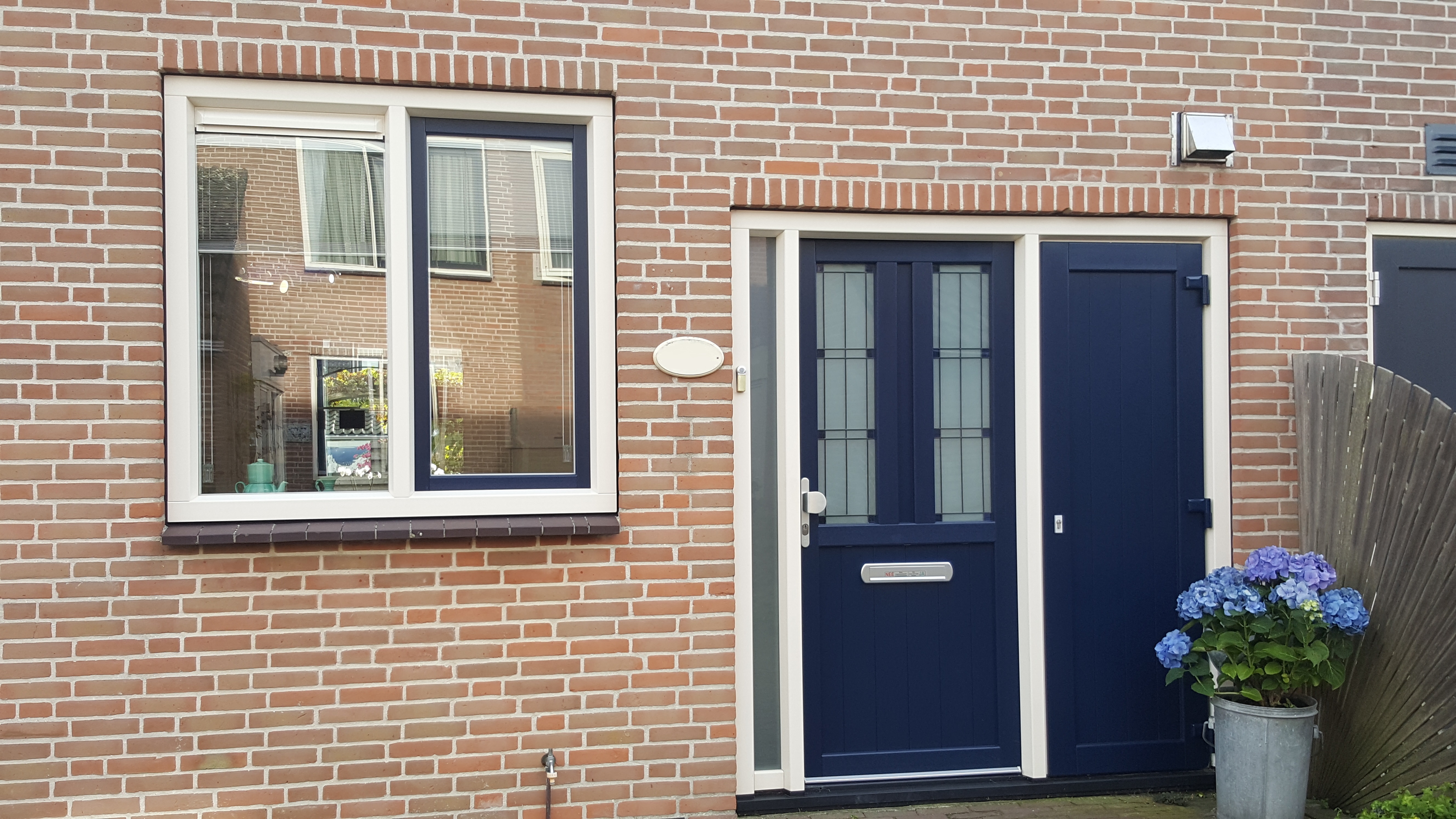 Kunststof vast raam met draaikiepraam 